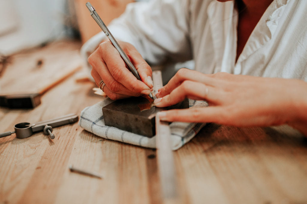 L'Acier Inoxydable : L'Excellence Inaltérable de la Joaillerie Moderne